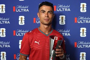 FIFA gây tranh cãi: Ronaldo cả trận chỉ đá phạt đền vẫn xuất sắc nhất