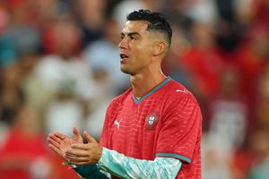 Ronaldo lại 'ghi bàn'