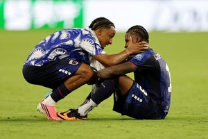Hành động đẹp của CĐV Argentina sau trận gặp Cape Verde