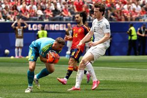Thủ thành Unai Simón phá kỷ lục tồn tại 36 năm của huyền thoại Walter Zenga