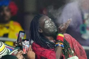 'Pháp sư' nổi tiếng cũng không thể cứu Ghana khỏi thua Colombia, dừng bước ở World Cup