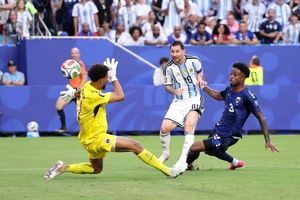 Messi ghi siêu phẩm, lập siêu kỷ lục World Cup