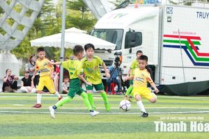 Các đội bóng U8 đua tranh quyết liệt giành điểm số trong ngày thi đấu thứ 2
