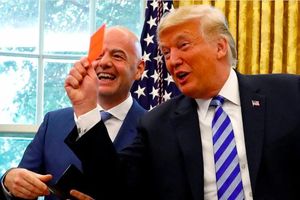 Tiền đạo Mỹ được hoãn treo giò sau khi Tổng thống Trump gọi điện cho Chủ tịch FIFA