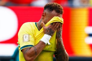 Neymar không cứu được Brazil