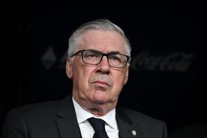 CĐV Brazil đòi sa thải HLV Ancelotti, gọi tên Guardiola thay thế