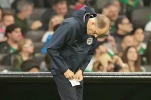 Mảnh giấy bí ẩn của HLV Tuchel