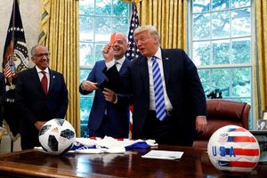 Tranh luận dữ dội vì cầu thủ Mỹ thoát án treo giò 'nhờ ông Trump'