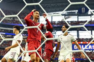HLV Martinez trả giá vì không dám rút Ronaldo