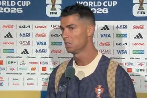 Ronaldo gây bão vì xếp Euro ngang World Cup