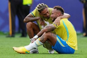 Nghịch lý bóng đá Brazil