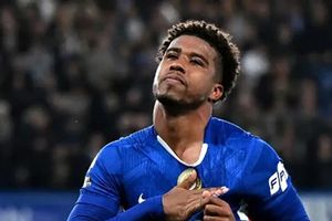 Man Utd theo đuổi Andrey Santos: Chelsea thách giá hơn 30 triệu bảng cho tiền vệ Brazil