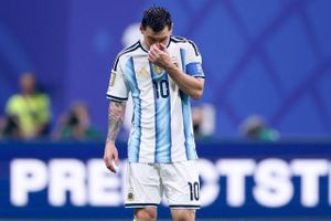 Lý do Messi tầm thường trên chấm phạt đền