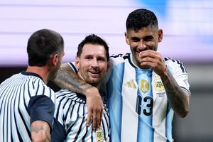 Scaloni thay đổi một chi tiết, Messi thay đổi cả trận đấu