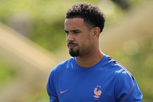 Sao tuyển Pháp bất mãn với Deschamps