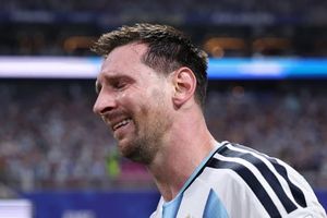 Messi bật khóc khi cùng Argentina trở về từ 'cõi chết'