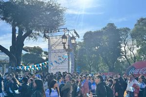 Cổ động viên bùng nổ cảm xúc sau chiến thắng của Argentina trước Ai Cập