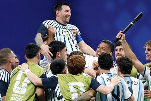 'Phép màu' Messi: Argentina hơn 99% bị loại vẫn ngược dòng trong 800 giây