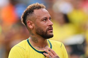 Cú sốc nợ lương của Neymar