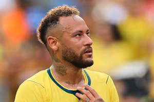 Cú sốc nợ lương của Neymar