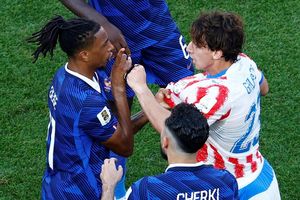 FIFA từ chối xóa thẻ cho cầu thủ Pháp