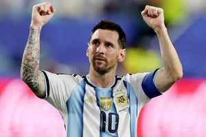 Tuyển thủ Thụy Sỹ: Đấu với Messi xong có thể giải nghệ luôn