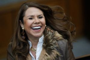 Nữ nghị sĩ Paraguay quyết không nhận lỗi, gọi Mbappe là 'tên khốn'