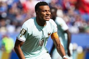 Pháp 0-0 Morocco: Mbappe sút xa quyết đoán