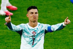 Ronaldo gây chú ý vì chỉ theo dõi 4 đồng đội Bồ Đào Nha