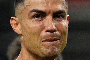 Djorkaeff: 'Ronaldo bị chính đồng đội làm khó'