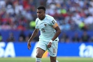 Phong độ đỉnh cao đưa Kylian Mbappe đi vào lịch sử World Cup