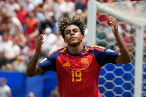 Lamine Yamal ở đâu khi Messi, Mbappe, Haaland thay nhau tỏa sáng?