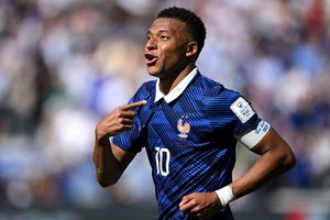 Giới hạn nào cho siêu nhân Mbappe?