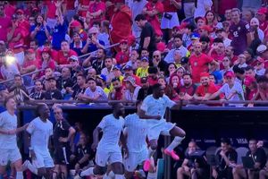 Pháp 2-0 Moroccoc: Bóng dáng nhà vua