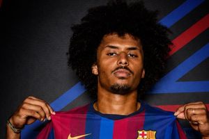 Barcelona chốt giá tiền đạo sinh năm 2002