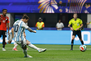Giáo sư tâm lý học giải thích lý do Messi hay sút hỏng phạt đền