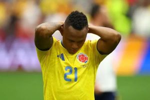 Tuyển thủ Colombia bị dọa đoạt mạng sau khi trở về từ World Cup, phải cầu cứu nhà chức trách