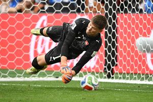 Thủ môn Thụy Sỹ tiết lộ bí kíp, báo Argentina lo cho Messi