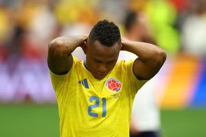 Cầu thủ Colombia không về nước vì bị dọa giết