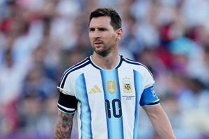 Messi xô đổ thêm kỷ lục World Cup