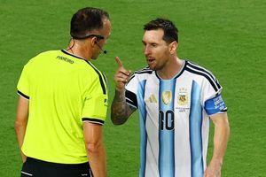 Messi nổi nóng với trọng tài Bồ Đào Nha
