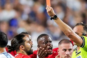 Người Thụy Sĩ phẫn nộ với trọng tài, FIFA ưu ái Argentina