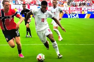 Bellingham rực sáng đưa tuyển Anh vào bán kết World Cup 2026