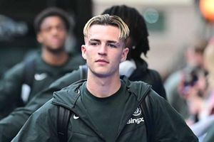 Chelsea gia hạn đến năm 2032 và để Jesse Derry sang Sporting Lisbon