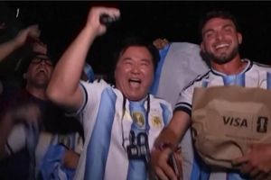 CĐV Argentina khiêu khích đội tuyển Anh