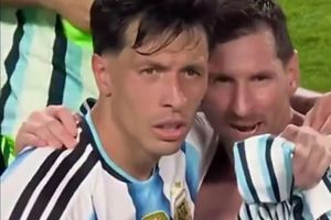 Messi giúp Martinez tìm người thân giữa 'rừng' cổ động viên
