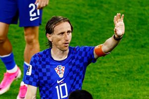 Modric cân nhắc hoãn giải nghệ