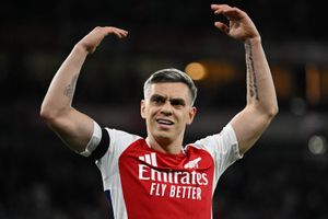 Trossard rời Arsenal