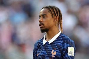 Arsenal quyết chiêu mộ Bradley Barcola: Lời giải cho bài toán thay thế Leandro Trossard