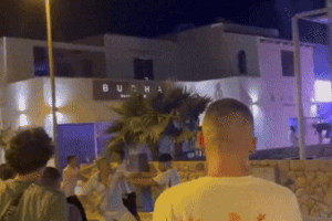 Nhóm fan Argentina vây đánh CĐV Anh